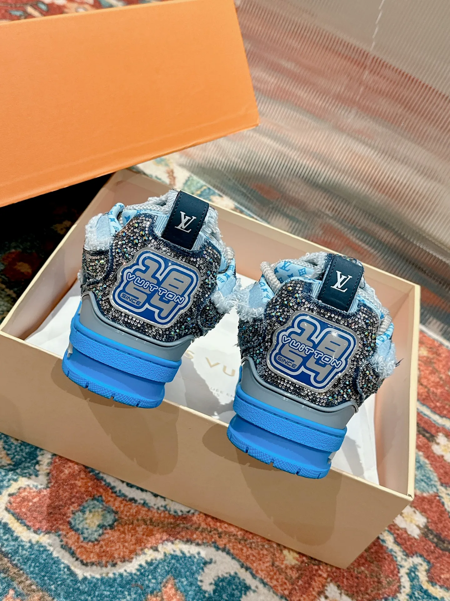 👟👟Ex-factory price 800👟👟 Louis Vuiton·Louis Vuitton🍀 🍀 LV Skate series bread shoes-skateboard shoes-basketball shoes-casual sports shoes top version🔝original purchase, development and production👍🏻[Fireworks] LV Skate has continued The View professional skateboard shoes since 2020. This style continues the fat version of the 90s. Designers added playful touches such as an open mesh tongue and exaggerated laces that pay homage to Axion, es and DC. Unlike your typical skate shoe, this LVSK8 sneaker is made from nubuck leather with TPU trim and Monogram texture. Finally, there are the logos on the heel and tongue as well as the floral pattern on the side. ☑️ Fabric: Original customized first-layer cowhide + breathable mesh ☑️ Lining: Original imported breathable mesh ☑️ Size: Female 35-40 Male 39-44 (Female 40, Male 45.46 customized, non-refundable)